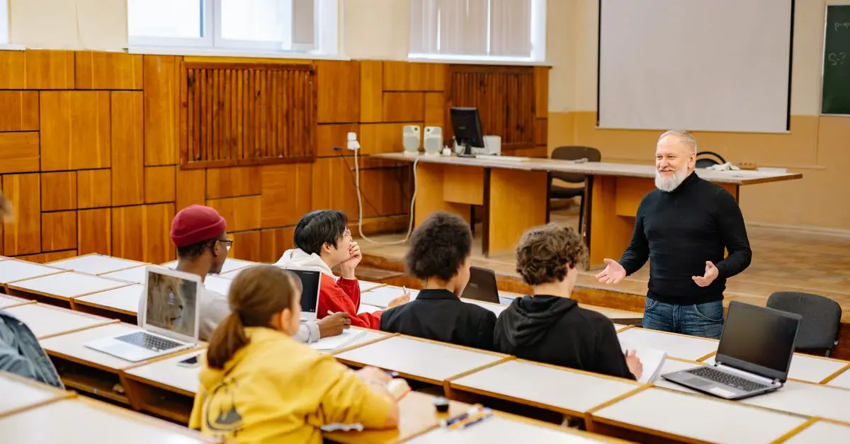 Best Confidence-Building Courses for Professionals